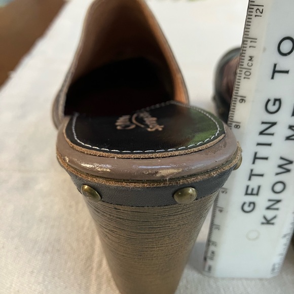 Clog Sz8.5(Sz 39) all leather upper/cool studded patch Aztec design. SpringStep - Picture 7 of 7